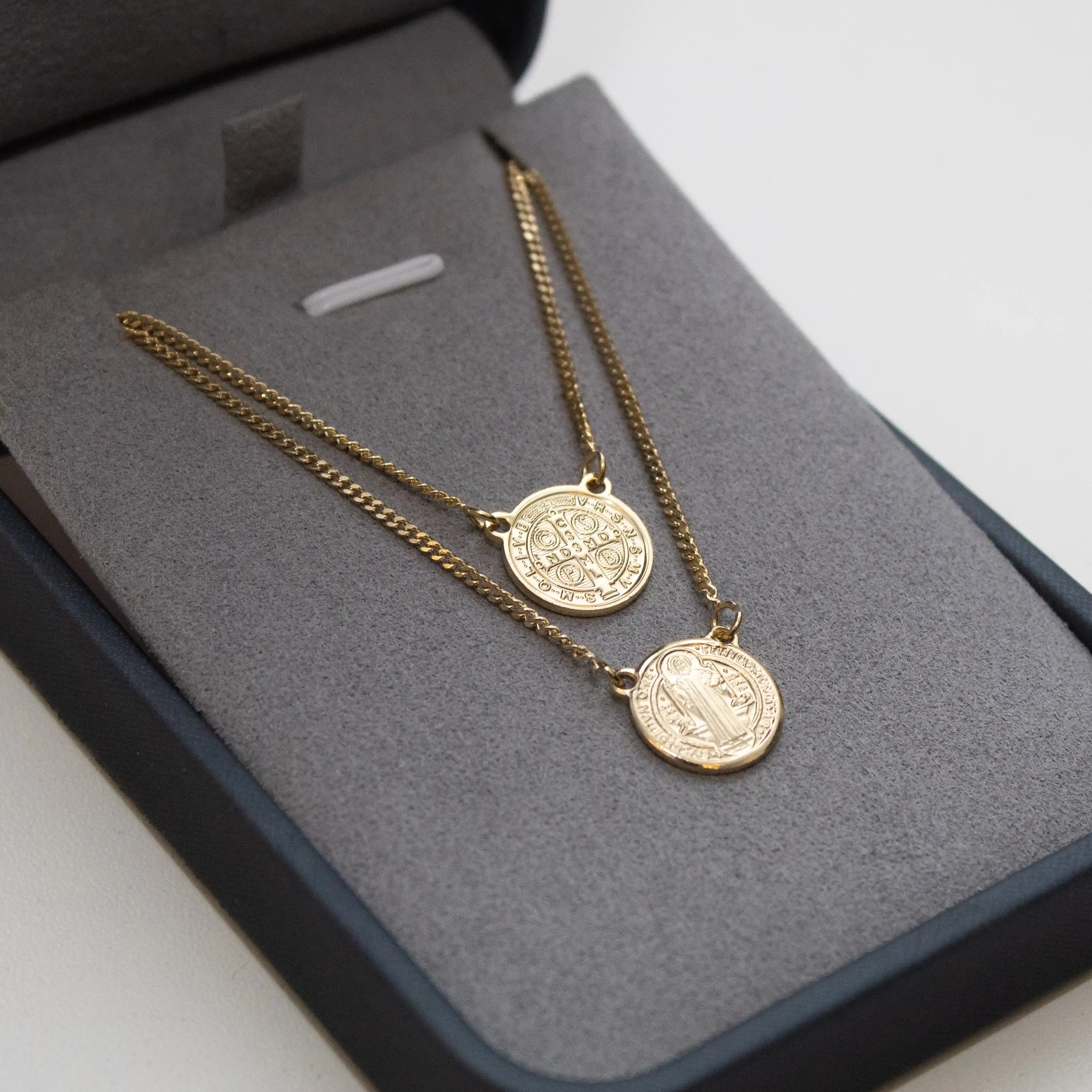 Escapulario masculino - são bento banhado a ouro 18k