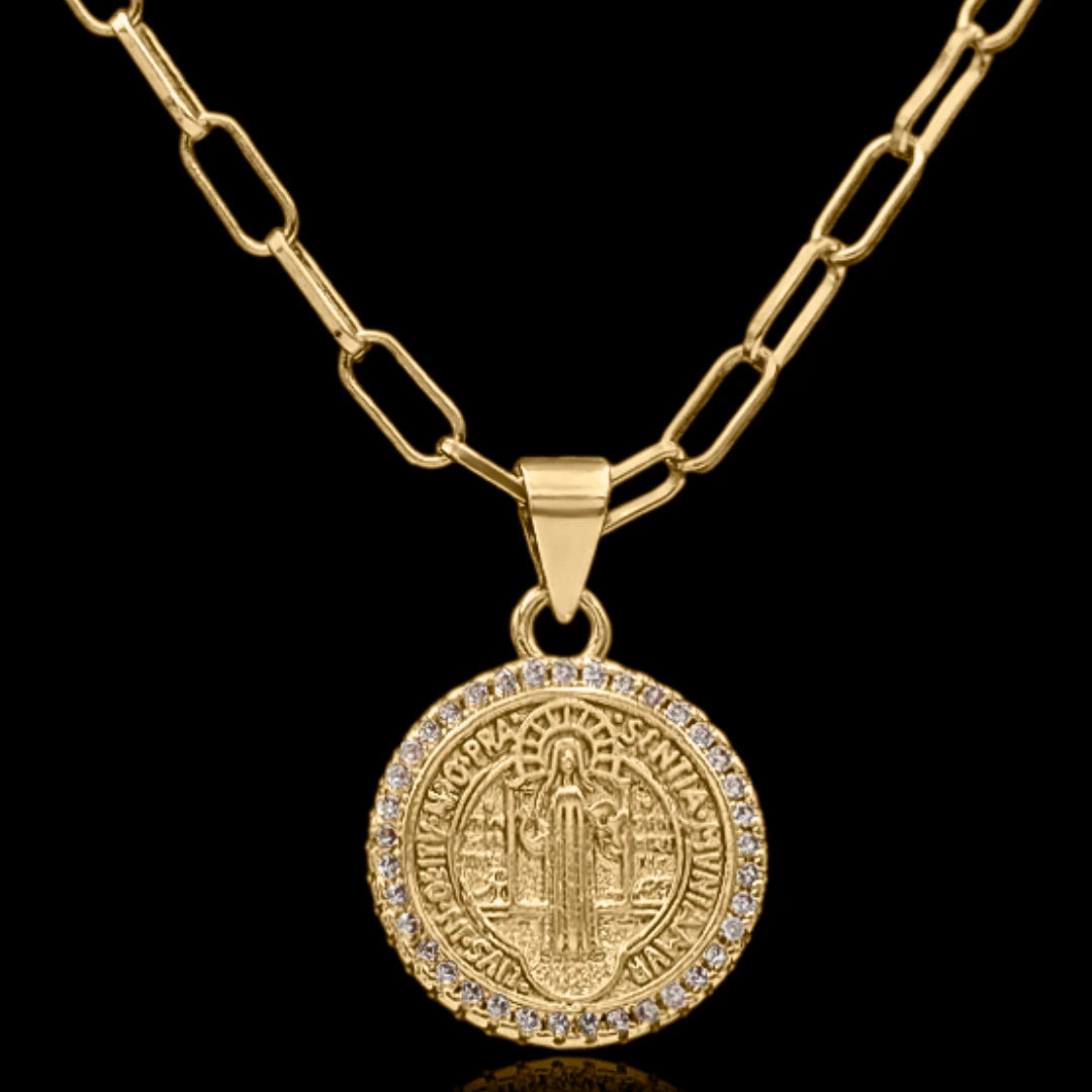 Corrente Cartie 3mm com Pingente São Bento Cravejado 15mm Banhado a Ouro 18k