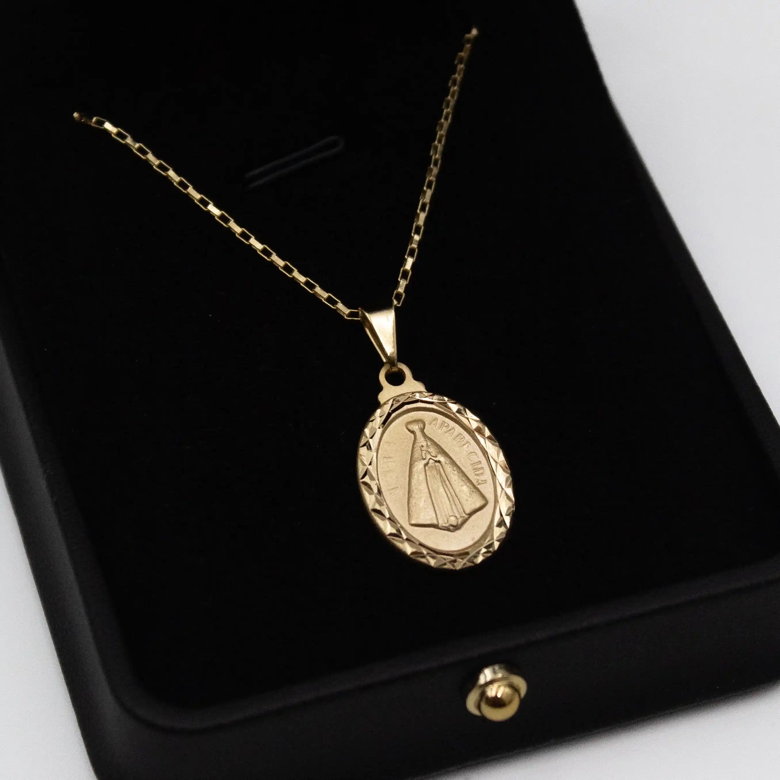 Corrente Tijolinho 1mm com Pingente Nossa Senhora Aparecida Banhado a Ouro 18k