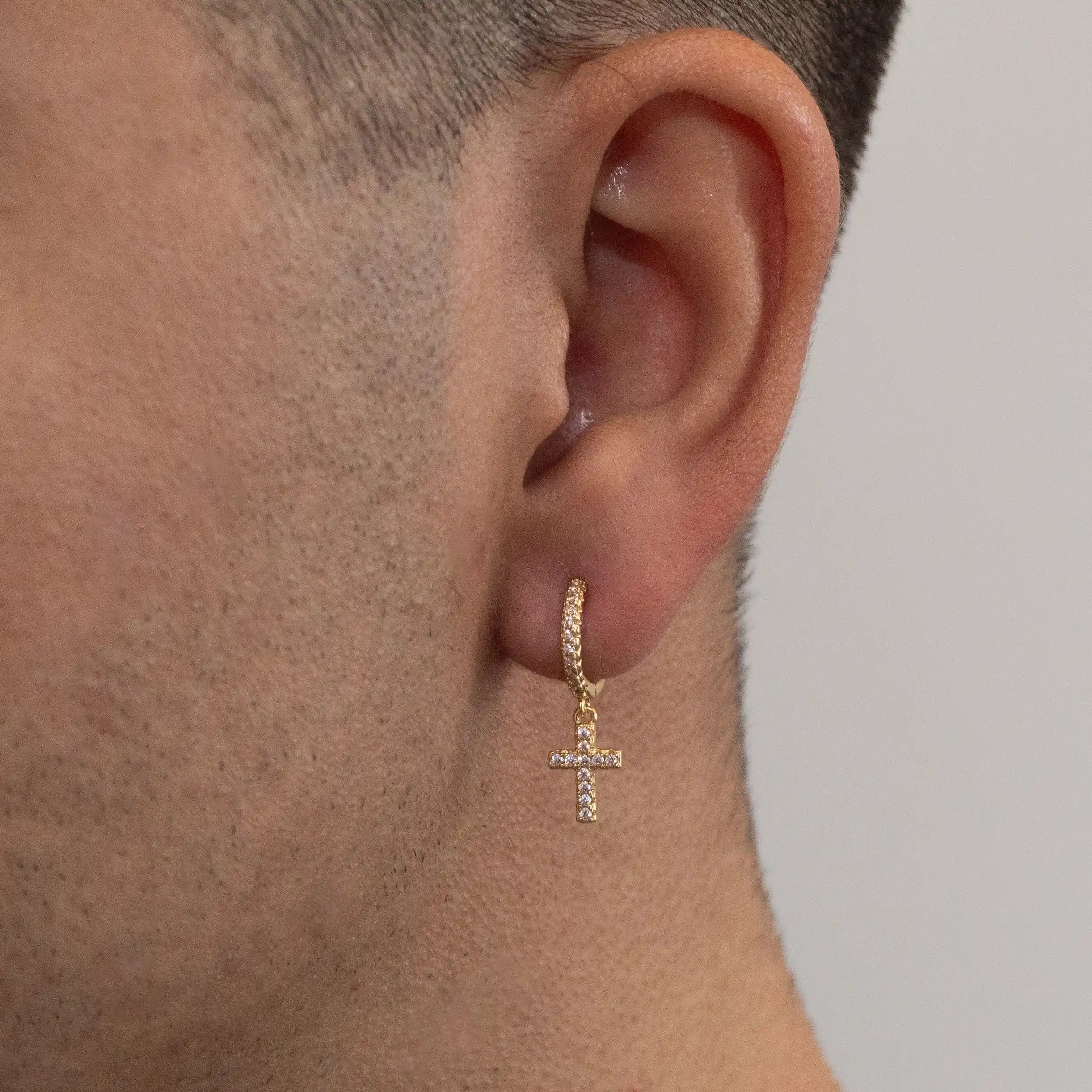 Brincos Argola cruz cravejada banhado a Ouro 18k