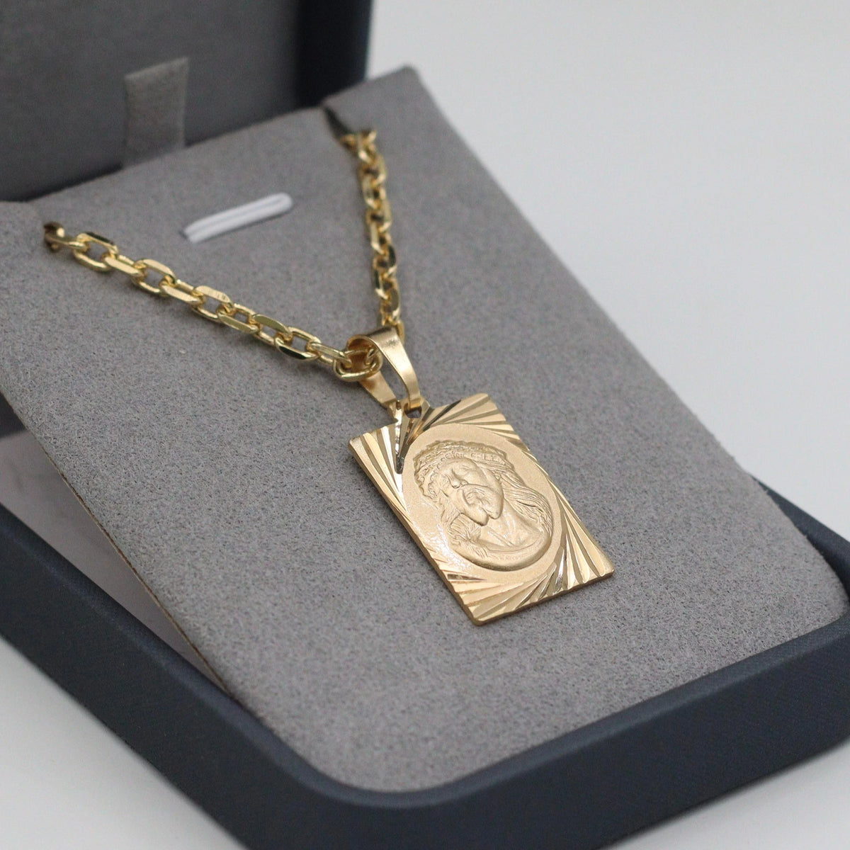 Corrente Cadeado 3.5mm com Pingente Jesus Cristo Retangular Banhado a Ouro 18k