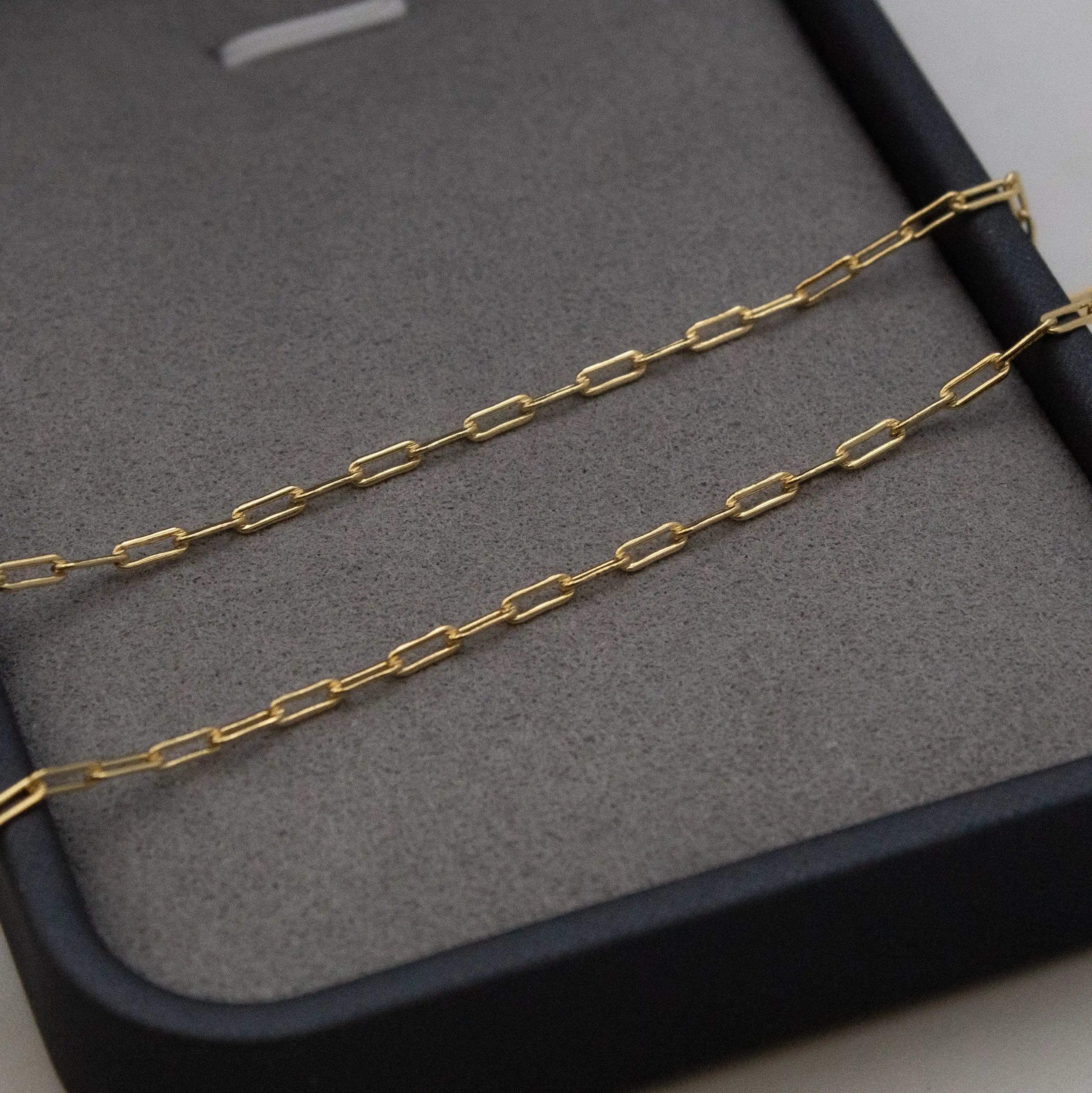 Corrente Cartier Long 2mm com pingente Cruz Detalhada Banhado a Ouro 18k