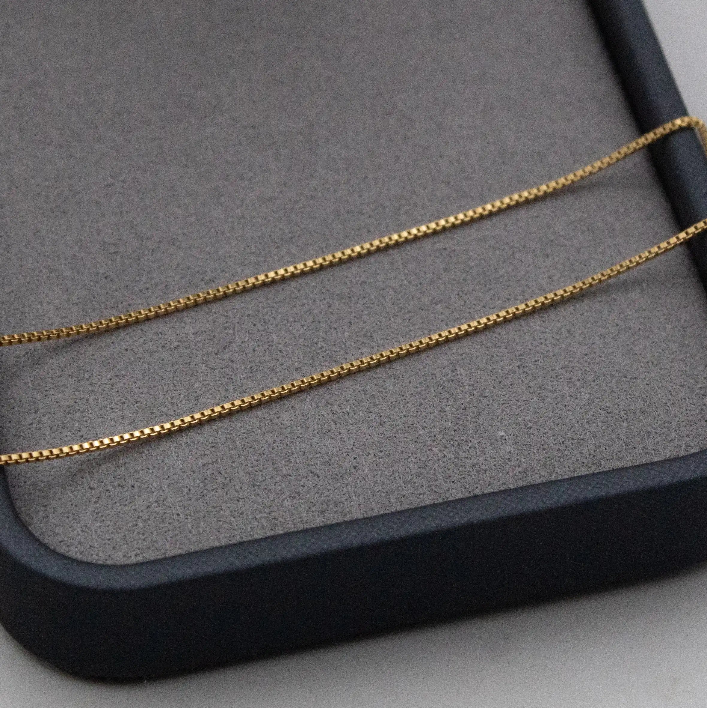 Corrente Veneziana 1mm com Pingente Santo Expedito Banhado a Ouro 18k