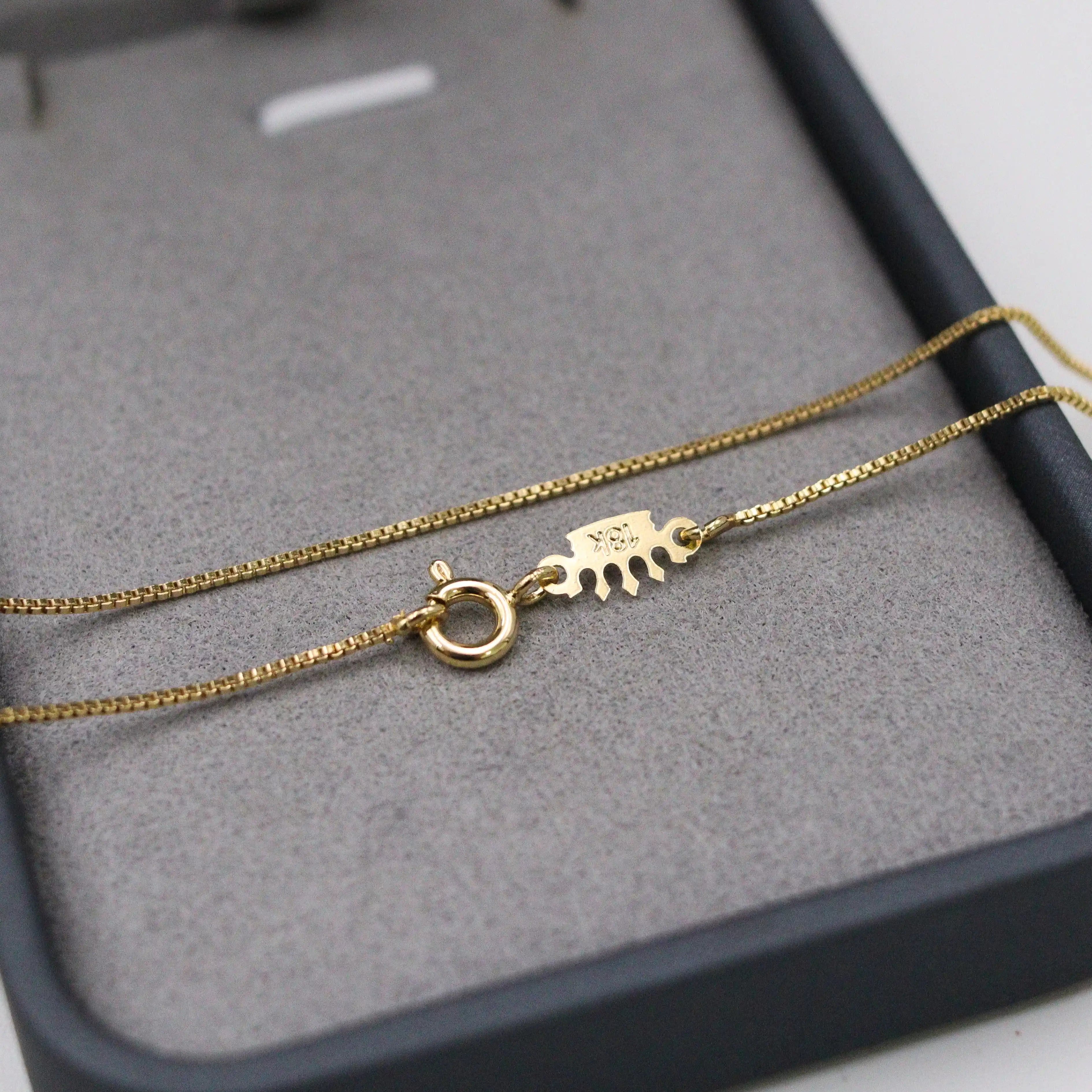 Corrente Veneziana 1mm com Pingente Santo Expedito Banhado a Ouro 18k