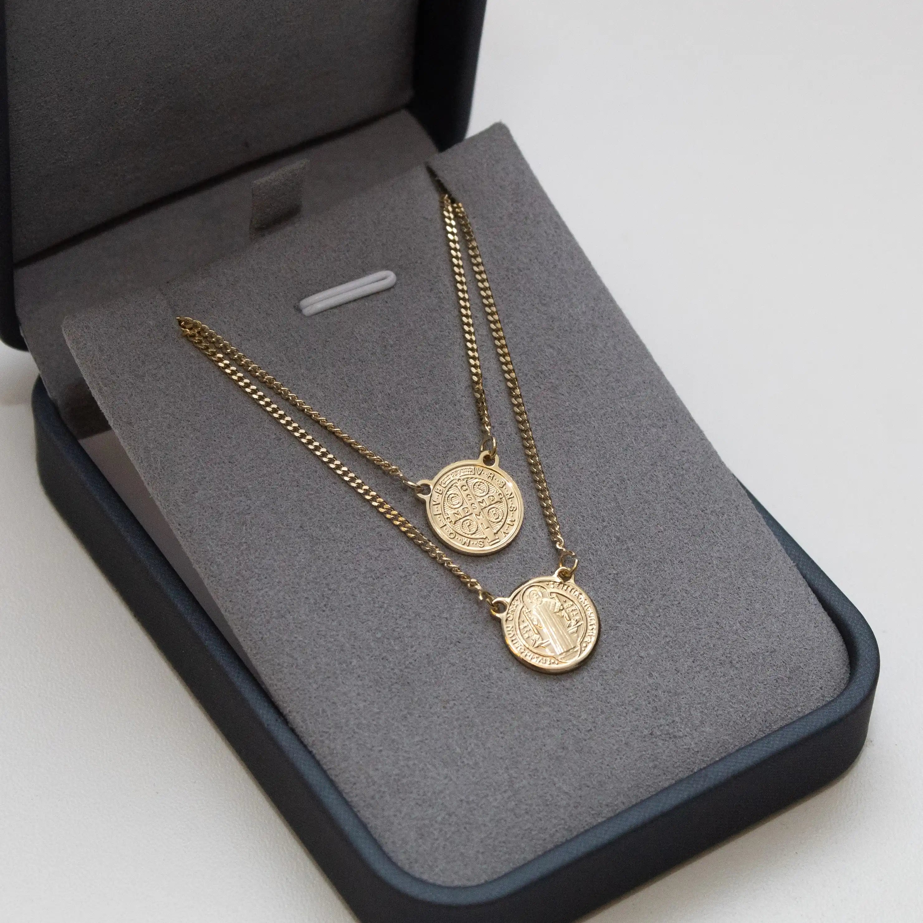 Escapulario masculino - são bento banhado a ouro 18k