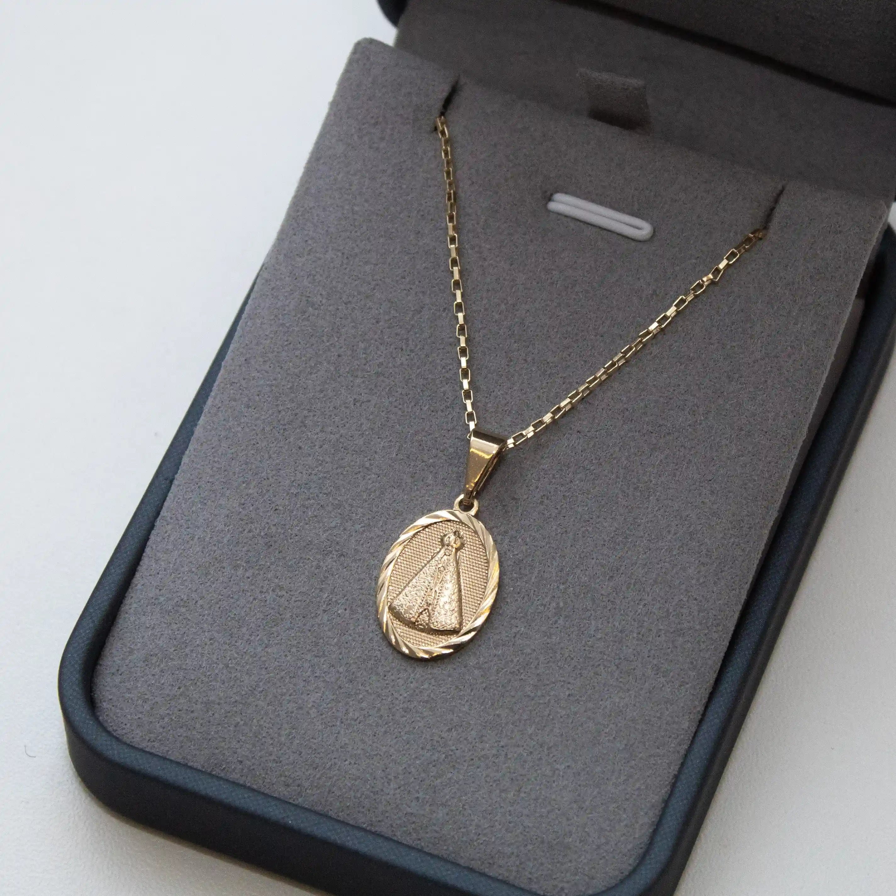 Corrente tijolinho 1mm com Pingente Nossa Sra. Aparecida Banhado a Ouro 18k