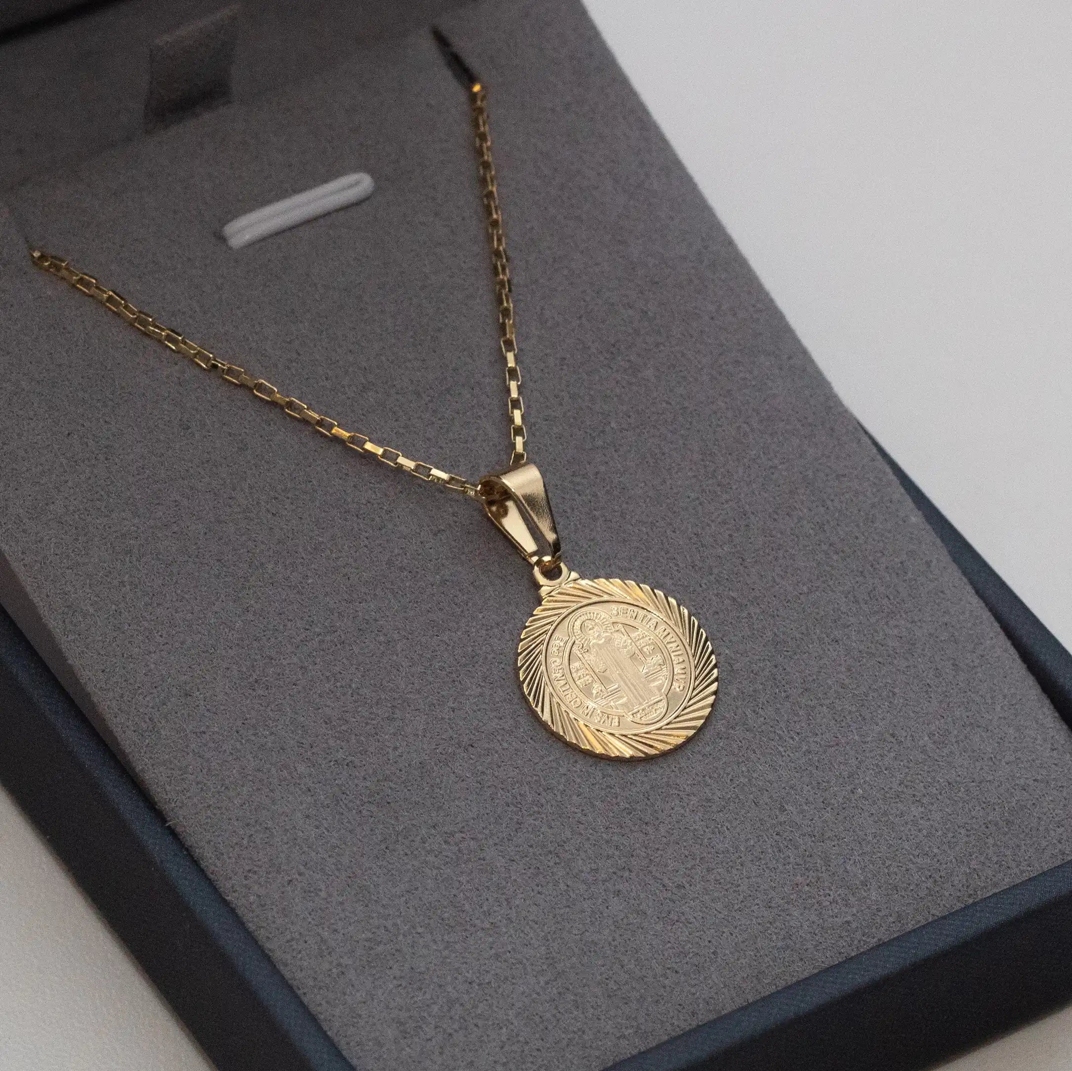 Corrente tijolinho 1mm com pingente São Bento II Banhado a Ouro 18k
