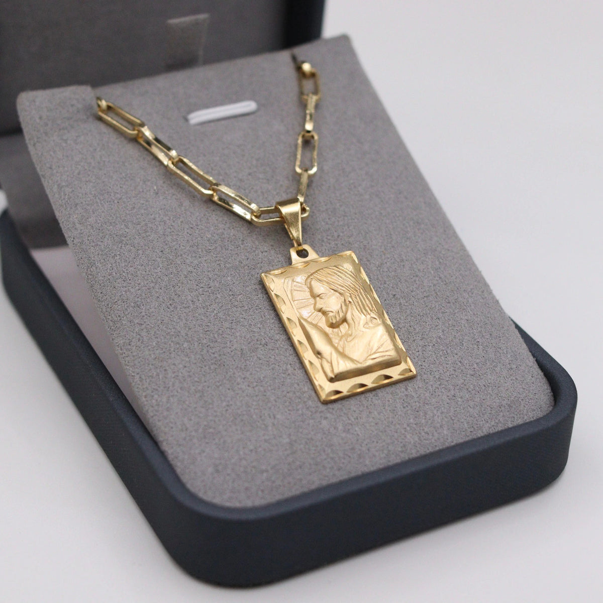 Corrente Cartie 3,5mm com Pingente Jesus Cristo G 25mmx17mm Banhado a Ouro 18k