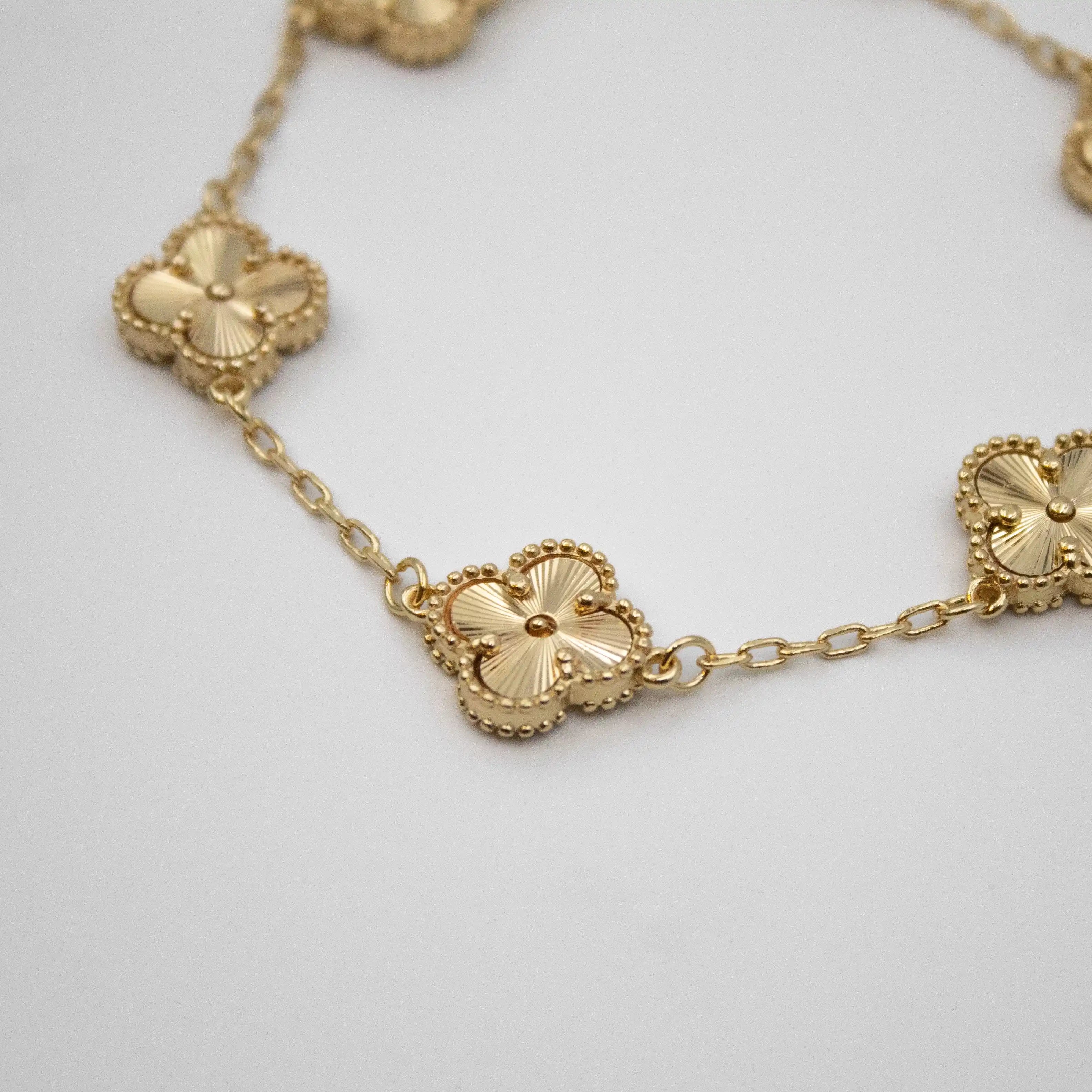 Pulseira Trevo 5 Folhas Vintage Bright Banhado a Ouro 18k