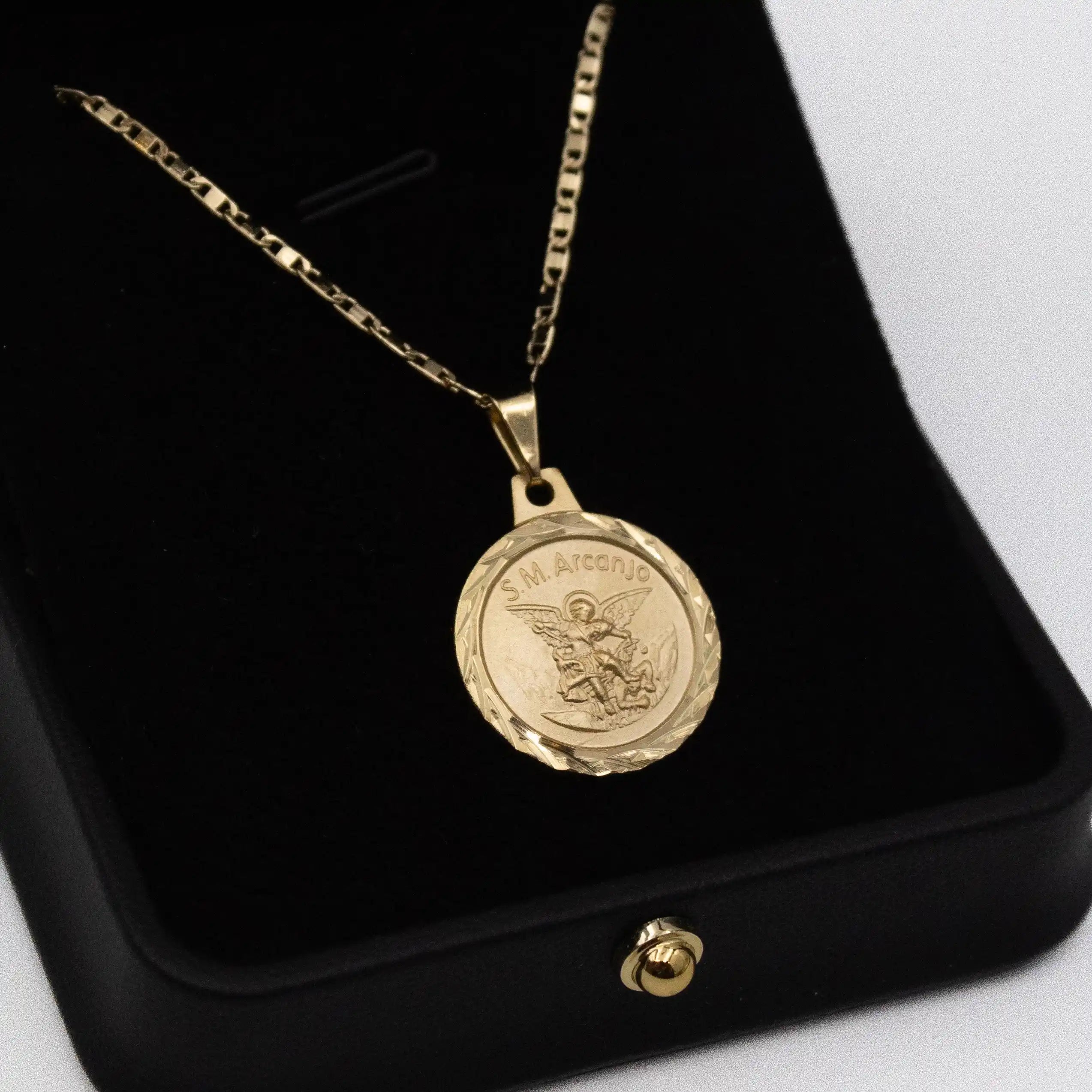 Pingente São Miguel Arcanjo 18mm Banhado a Ouro 18k