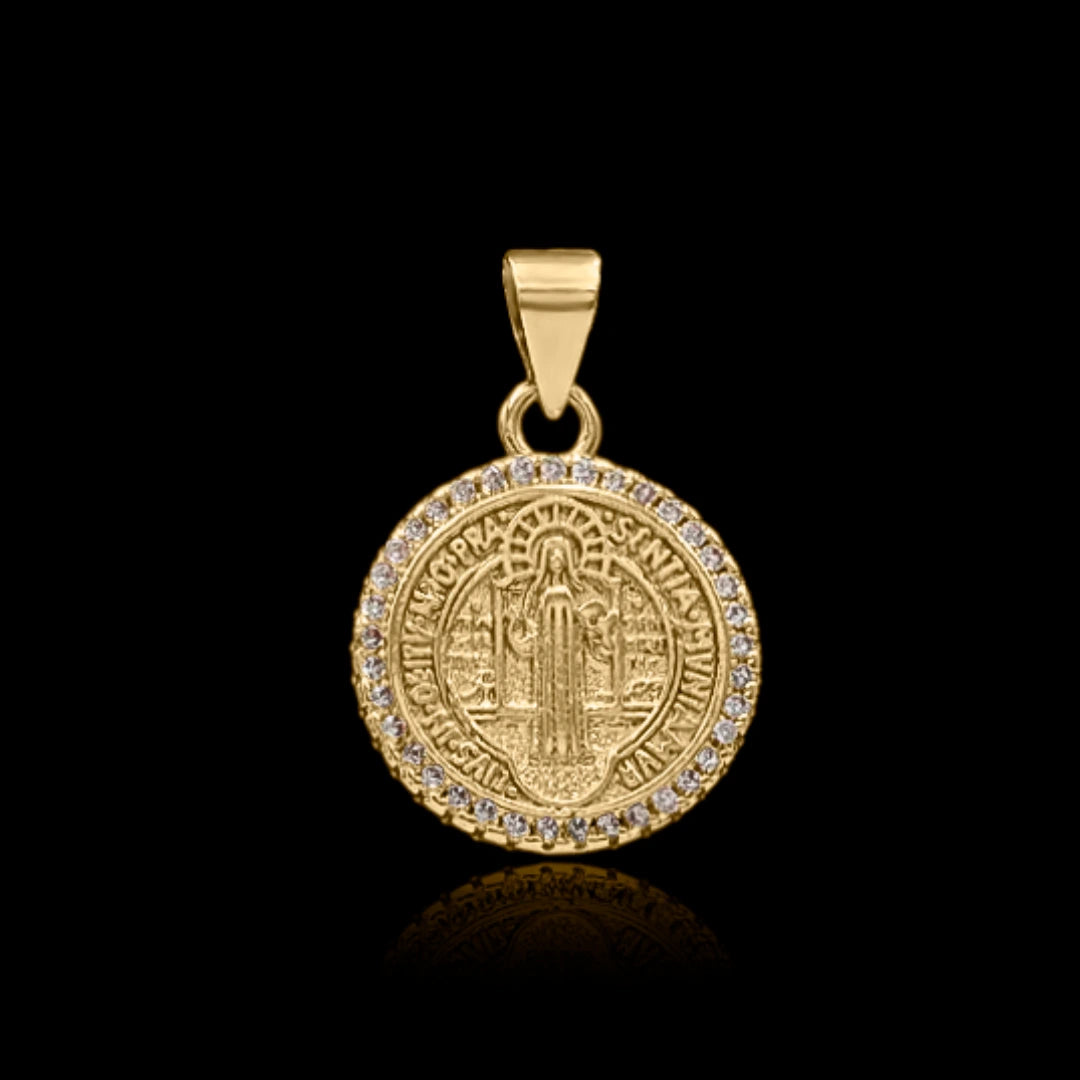 Pingente São Bento Cravejado 15mm Banhado a Ouro 18k